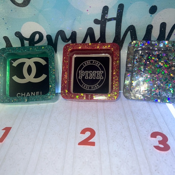 Ashtrays - Picture 3 of 10